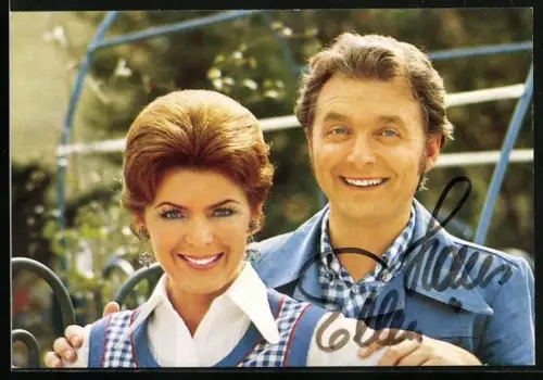 AK Musikerpaar Hans und Ellen Kollmannsberger lächeln in die Kamera, Autogramme