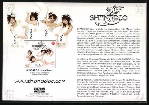 AK Musikerinnen der Band shanadoo in weissen Hemden, Autogramme