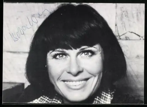 AK Musikerin Barbara Rütting mit lächelndem Gesicht, Autogramm