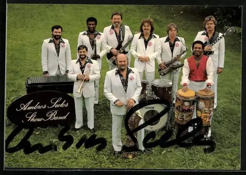 AK Musiker der Ambros Seelos Show Band mit Instrumenten