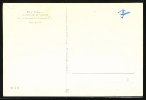 AK Musikerin Conny Froboess schaut seitlich