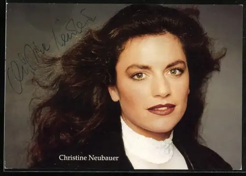 AK Musikerin Christine Neubauer mit langen Haaren, Autogramm