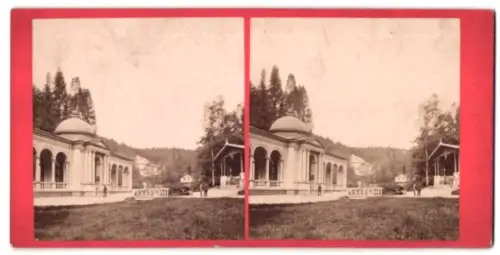 Stereo-Fotografie F. Fridrich, Prag, Ansicht Marienbad, Waldquelle mit Besuchern