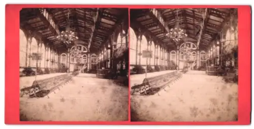 Stereo-Fotografie unbekannter Fotograf, Ansicht Karlsbad, Sprudel, Innenhalle mit Sitzbänken