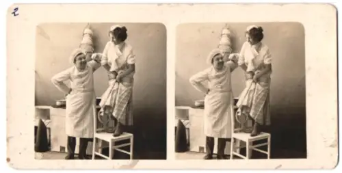 Stereo-Fotografie NPG, Berlin, Koch piesackt seine Küchenhilfe welche sich auf einen Stuhl flüchtet