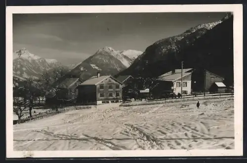 AK Bürserberg, Ortspartie mit Gasthaus zur Gemse im Schnee