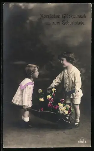 Foto-AK Photochemie Berlin Nr. 4258-6: Geburtstagsgrüsse, Kinder mit Blumenkarren