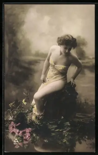 Foto-AK Photochemie Berlin Nr. 4031-4: Frau badet am Waldrand