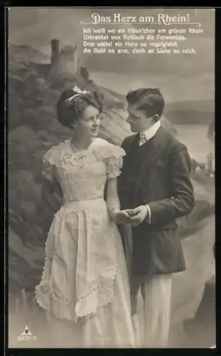 Foto-AK Photochemie Berlin NR: 6875-5, Das Herz am Rhein!, Liebespaar steht vor Rhein und Schloss