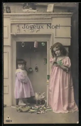Foto-AK Photochemie Berlin: Joyeux Noel, Kinder dekorieren den Kamin mit Spielzeug