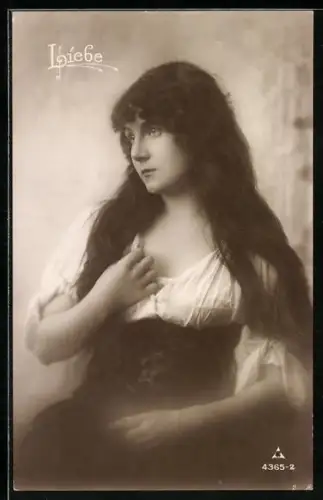 Foto-AK Photochemie Berlin Nr. 4365-2: Frau mit nachdenklichem Blick, Liebe