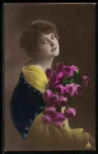 Foto-AK Photochemie Berlin Nr. 3768-1: Frau mit Rosenstrauss