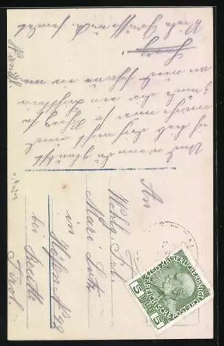 Foto-AK Photochemie Berlin Nr. 6814-1: Frau mit Blumen und Schleife im Haar, Er liebt mich