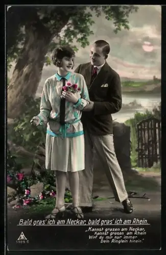 Foto-AK Photochemie Berlin Nr. 5989/6: Liebespaar beim Ausflug, Bald gras` ich am Neckar, bald gras` ich am Rhein