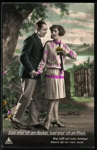 Foto-AK Photochemie Berlin Nr. 5989/3: Liebespaar beim Ausflug, Bald gras` ich am Neckar, bald gras` ich am Rhein