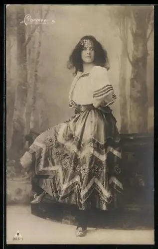 Foto-AK Photochemie Berlin Nr. 855-1: Carmen, Frau in Kostüm mit Kopfschmuck