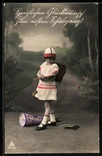 Foto-AK Photochemie Berlin Nr. 5858/4: Erster Schultag, Mädchen mit Schultüte und Tornister auf dem ersten Schulgang