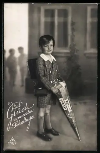 Foto-AK Photochemie Berlin Nr. 7176/2: Erster Schultag, Junge mit Schultüte