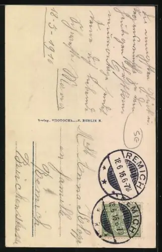 Foto-AK Photochemie Berlin Nr. 3581-3: Kommunion, Mädchen in weiss auf Waldweg von der Kirche