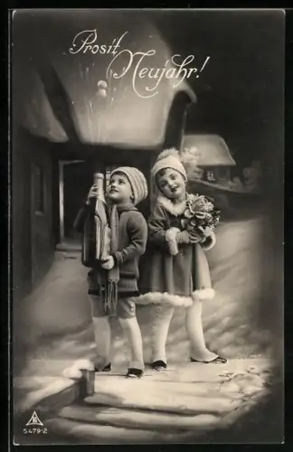 Foto-AK Photochemie Berlin Nr. 5479-2: Neujahrsgrüsse, Kinder mit Sektflasche lassen Korken fliegen