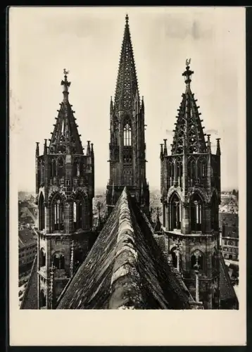 Foto-AK Deutscher Kunstverlag, NR 22: Freiburg, Münster, romanische Osttürme und gotischer Westturm