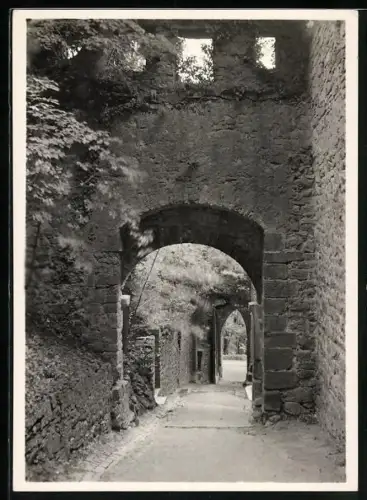 Foto-AK Deutscher Kunstverlag, Nr. 2: Baden-Baden, Altes Schloss, Burgweg mit romanischen und frühgotischen Bauten