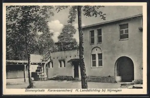 AK Nijmegen, Binnenplaats Karavaanscherij H. Landstichting