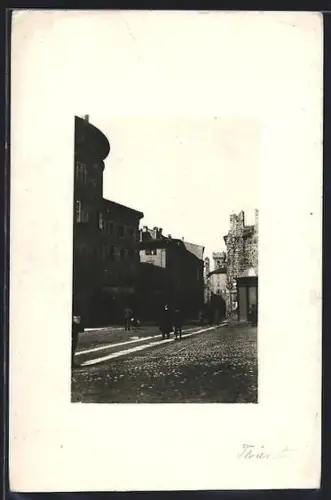 Foto-AK Triest, Strada con Passanti