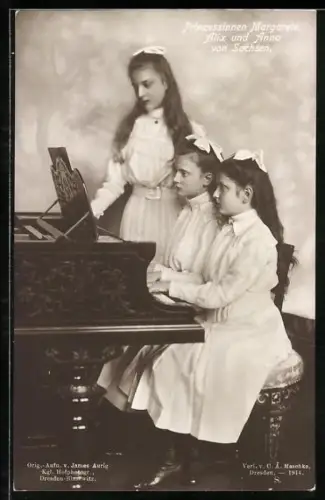 AK Prinzessinnen Margarethe, Alix und Anna von Sachsen spielen Klavier