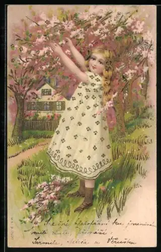 AK Mädchen an blühenden Bäumen, Goldverzierungen, Pfingsten