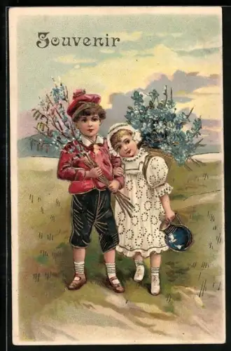 Präge-AK Zwei Kinder mit Vergissmeinnicht auf einer Wiese