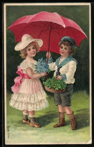 AK Kleine Kinder unter Sonnenschirm mit Blumenstrauss und Kleeblättern