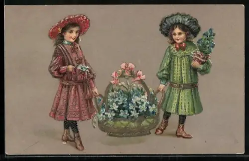 Präge-AK Zwei Kinder mit Hüten tragen einen Korb voller Vergissmeinnicht