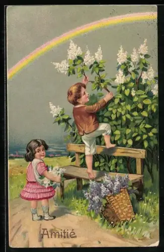 Präge-AK Junge pflückt unter einem Regenbogen Flieder