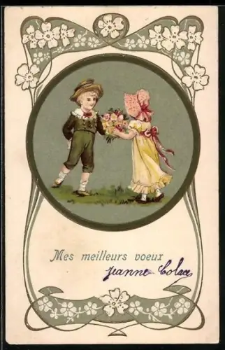 Präge-AK Junge übergibt einem Mädchen einen Blumenstrauss