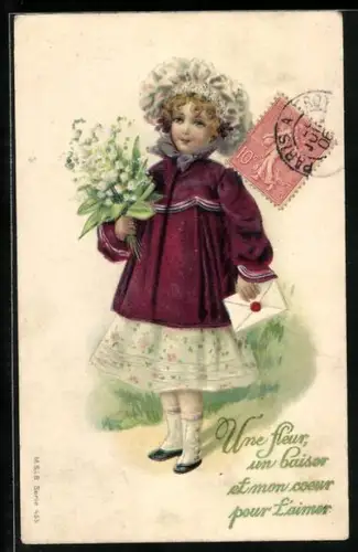 Präge-AK Mädchen mit roter Jacke trägt einen Brief und einen Blumenstrauss