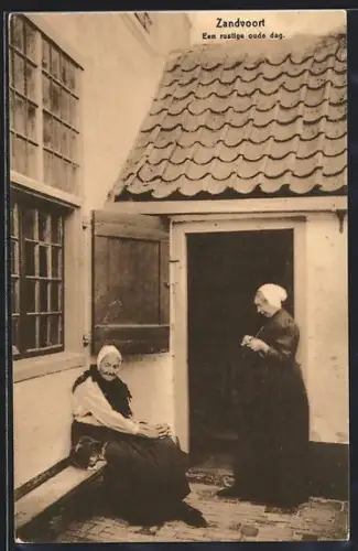 AK Zwei alte Frauen stricken vor dem Haus