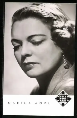 AK Musikerin Martha Mödl mit nachdenklichem Blick