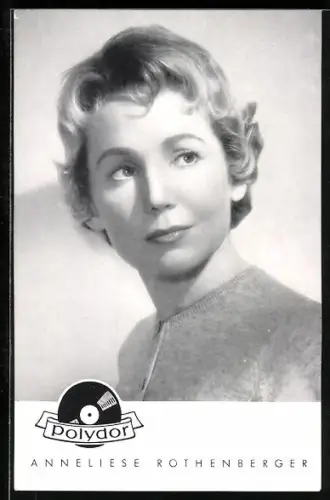 AK Musikerin Anneliese Rothenberger schaut seitlich