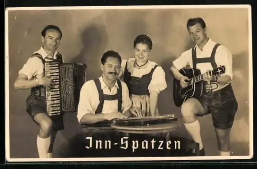 AK Musiker der Inn-Spatzen mit Instrumenten