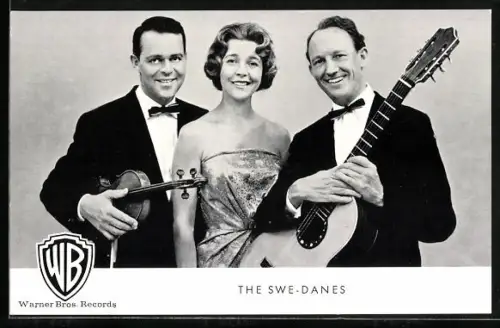 AK Musiker der Band The Swe-Danes mit Instrumenten