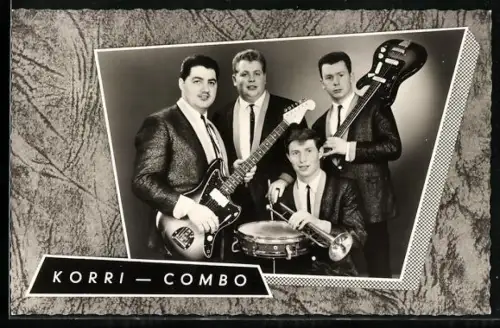 AK Musiker der Band Korri-Combo mit Instrumenten