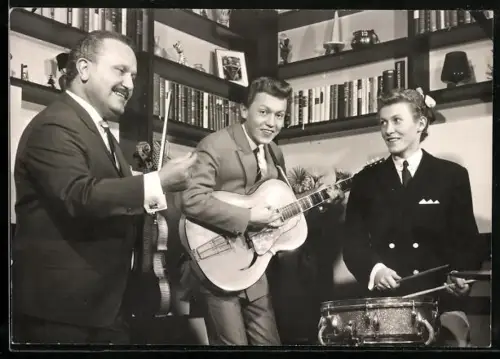 AK Musiker der Band Die drei Spiers mit Instrumenten, Autogramme