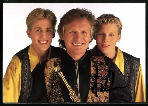 AK Musiker Henry Arland & Söhne lächeln in die Kamera