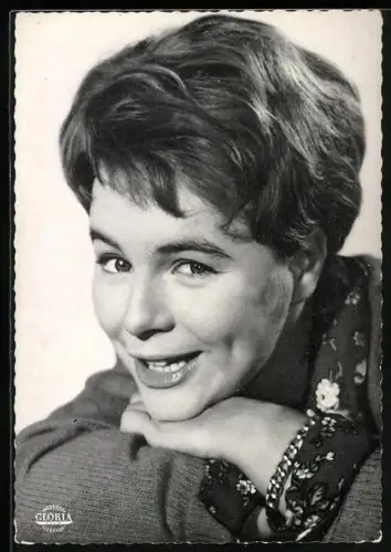 AK Musikerin Conny, Halbportrait, lächelnd