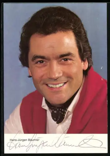 AK Musiker Hans-Jürgen Bäumler lächelt in die Kamera