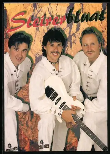 AK Musiker Steirerbluat ganz in weiss mit weisser Gitarre