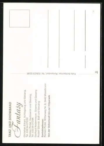 AK Musiker Fantasy in einheitlichen Hemden mit Gitarre und Keytar