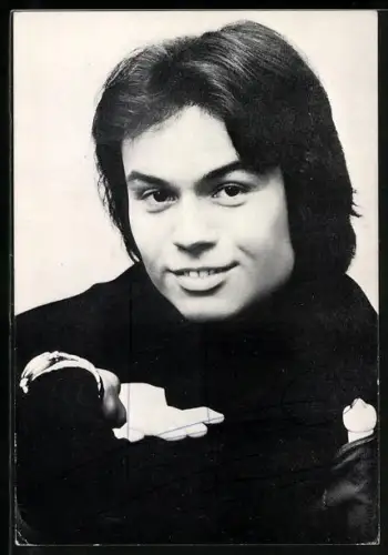 AK Musiker Henner Hoier mit verschränkten Armen