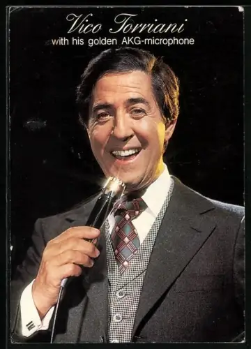 AK Musiker Vico Torriani mit seinem goldenen AKG-Mikrofon